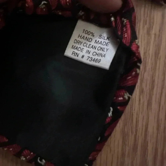 Red Chili Patterned 100% Silk Neck Tie - Picture 2 of 5